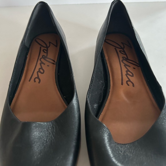 WOMEN'S ZODIAC HILL FLATS PRACTICALLY NEW - Picture 4 of 6